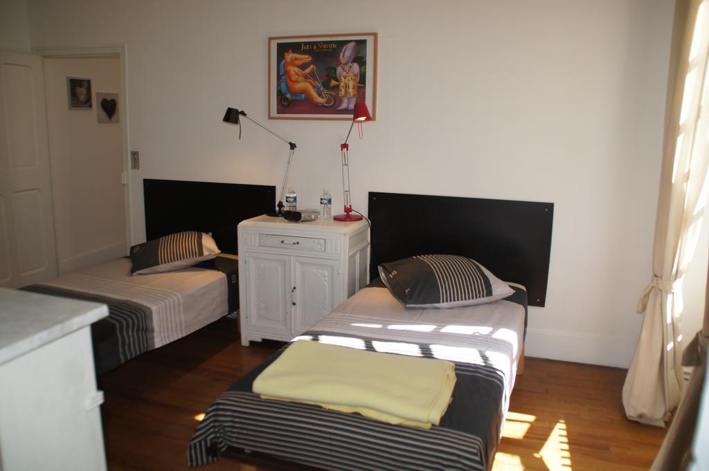 Le Charles IX Apartment Roussillon  Luaran gambar